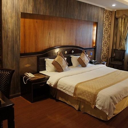 אולונגפו Interpark Hotel מראה חיצוני תמונה
