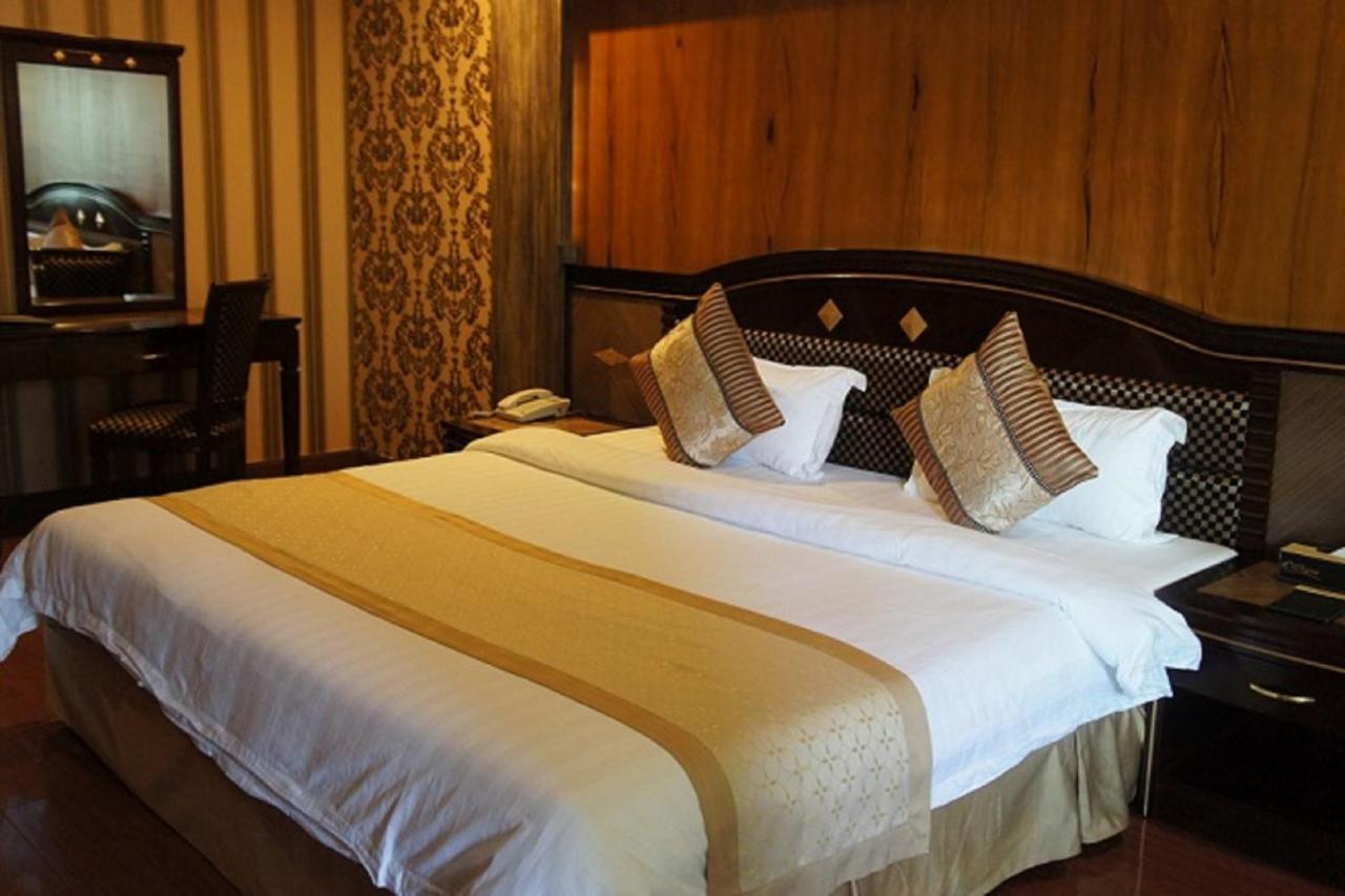 אולונגפו Interpark Hotel מראה חיצוני תמונה