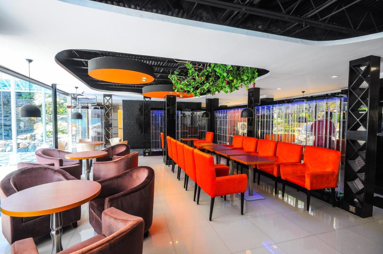 אולונגפו Interpark Hotel מראה חיצוני תמונה