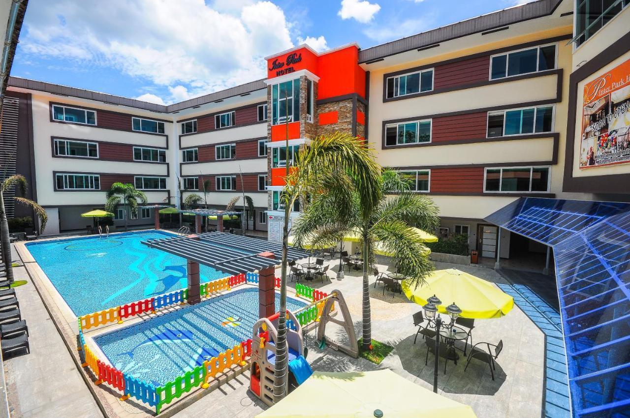 אולונגפו Interpark Hotel מראה חיצוני תמונה