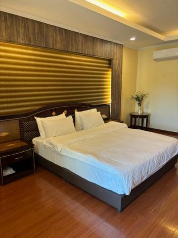 אולונגפו Interpark Hotel מראה חיצוני תמונה